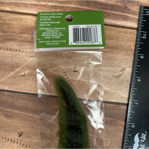 ArtMinds GREEN HAPPY HOLIDAYS Stenciled Feathers 3 PACK 279695 HOLIDAY - Picture 3 of 4